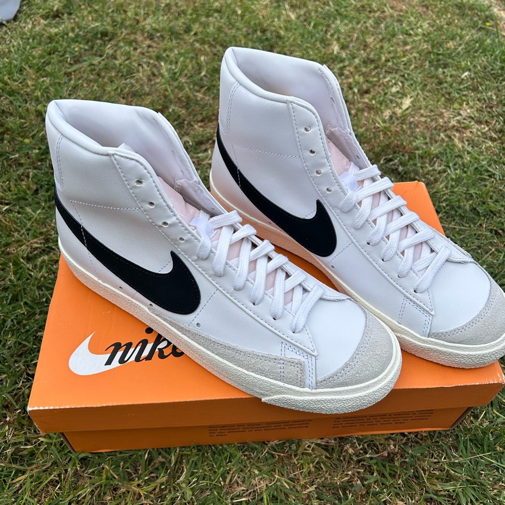 Nike White and Black High-Tops